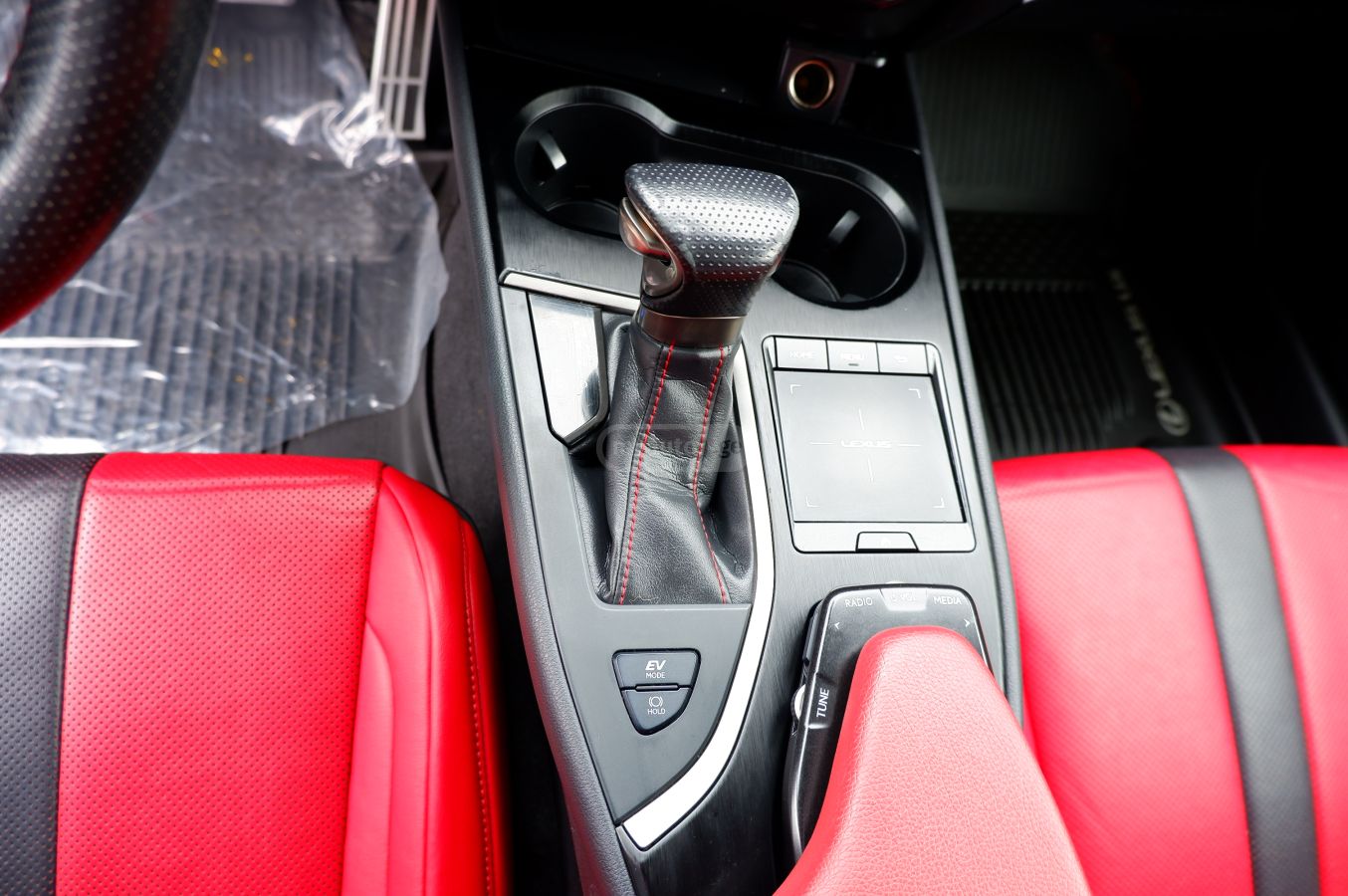 Lexus UX 250 h - фото 10