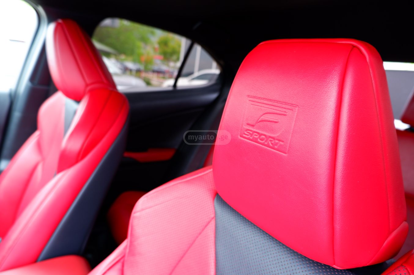 Lexus UX 250 h - фото 13