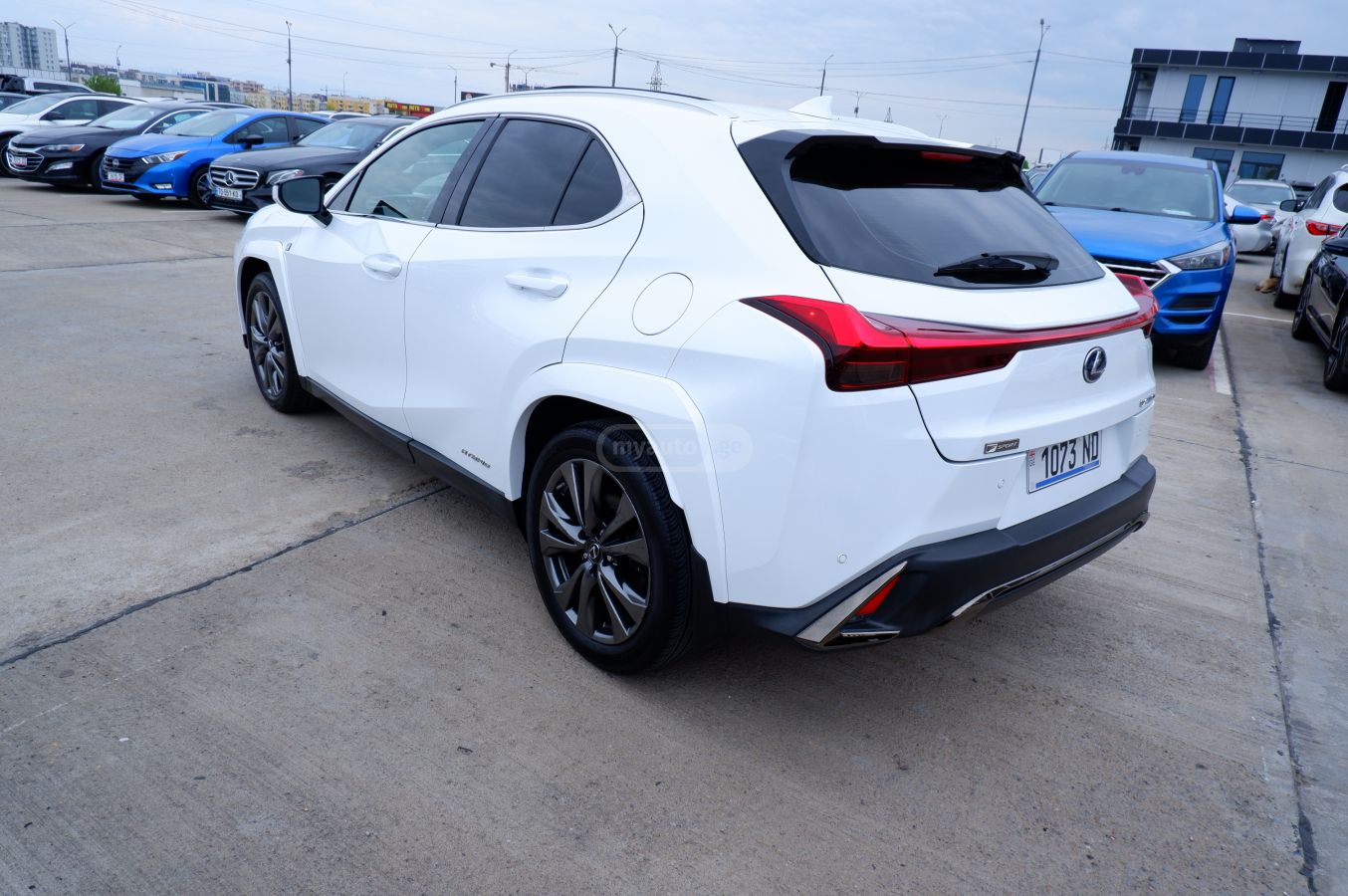 Lexus UX 250 h - фото 6