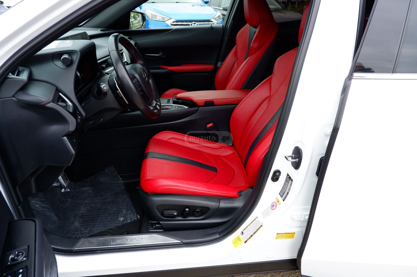 Lexus UX 250 h - фото 8
