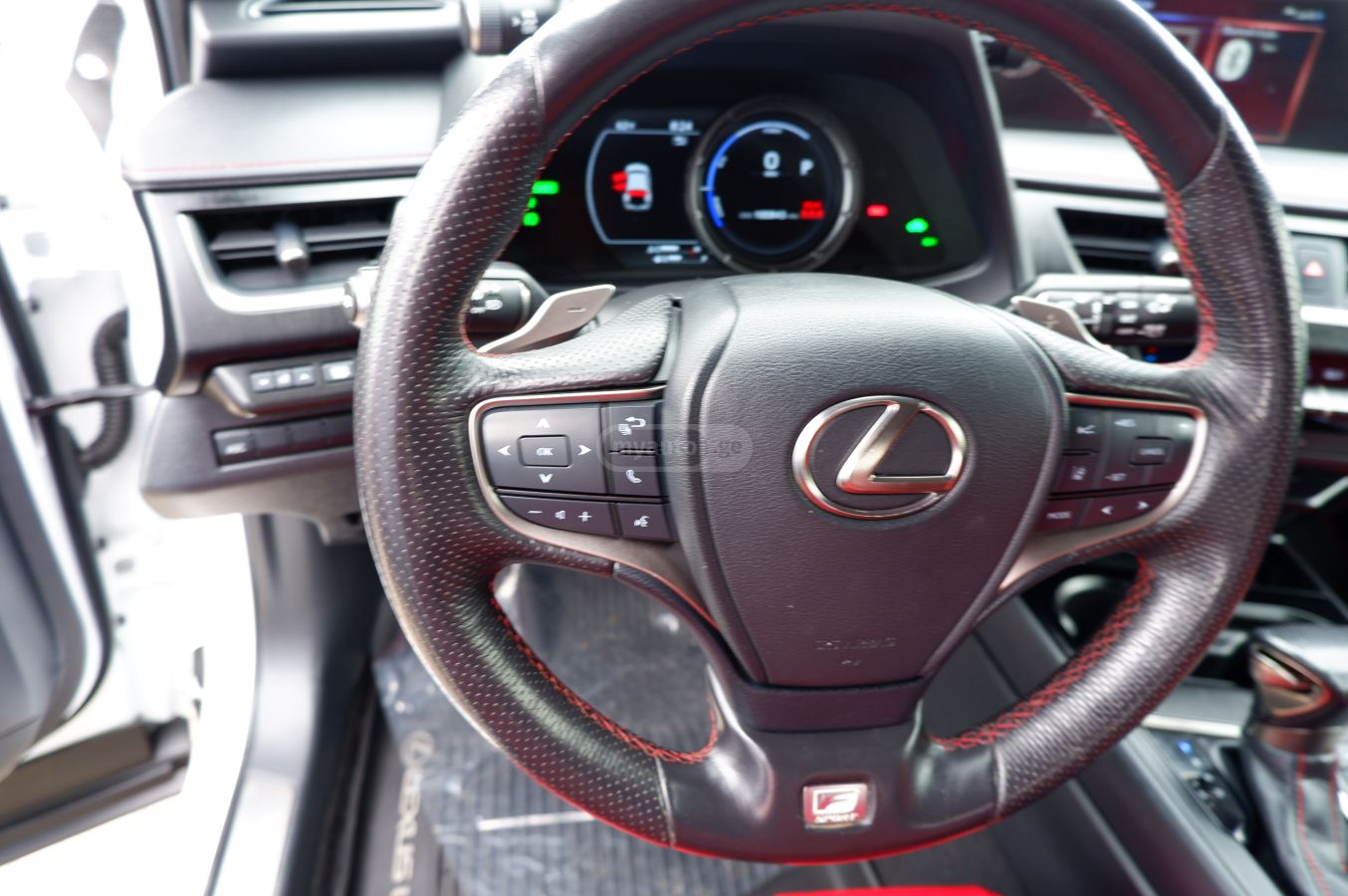 Lexus UX 250 h - фото 9