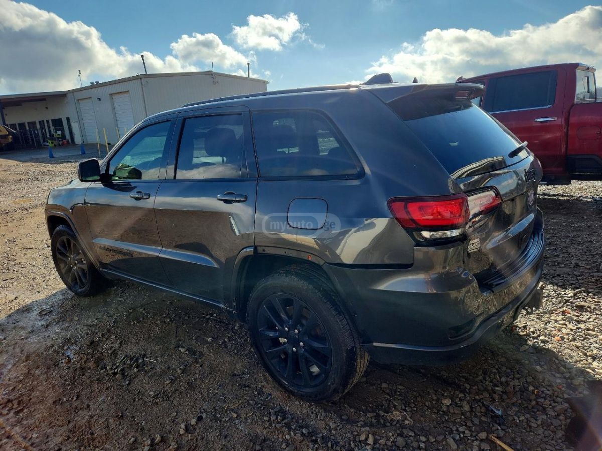 Jeep Grand Cherokee - фото 3