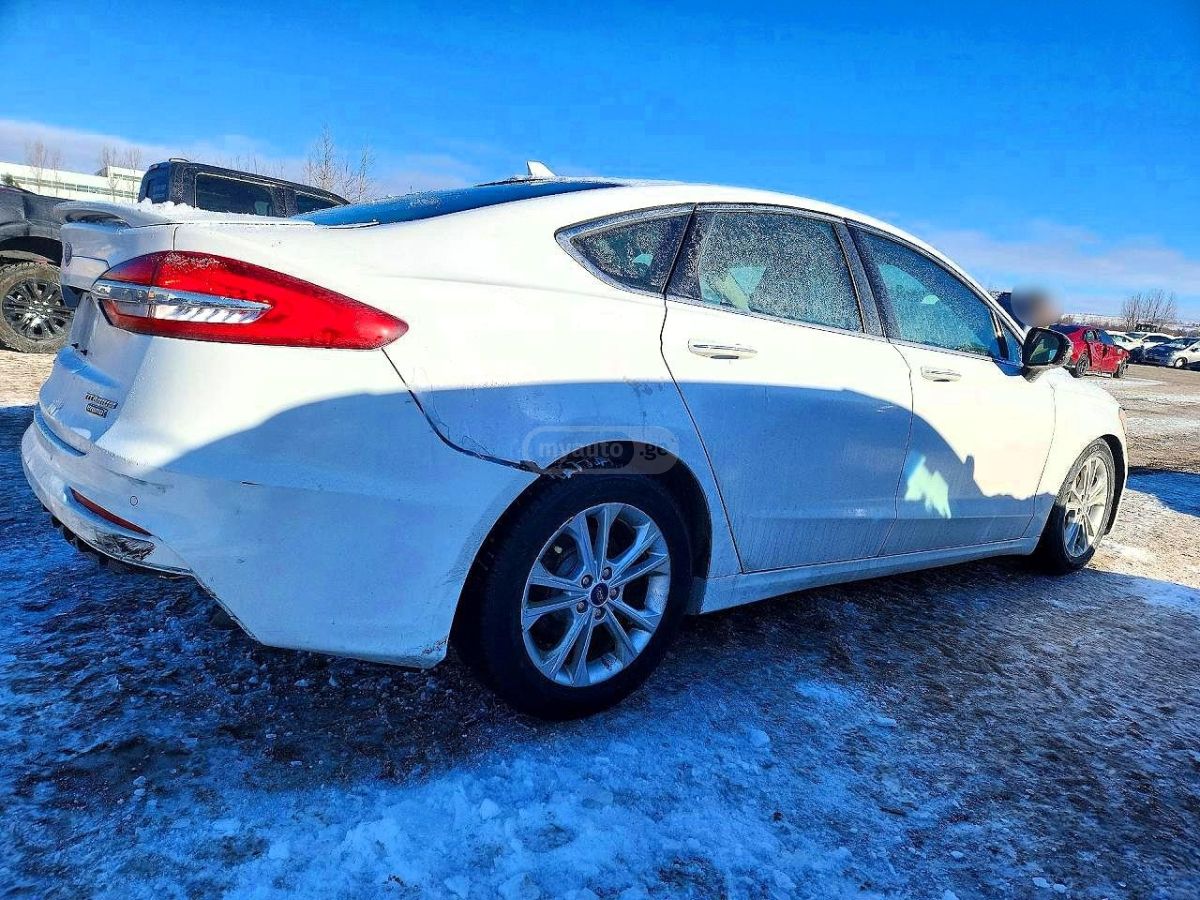 Ford Fusion - фото 3