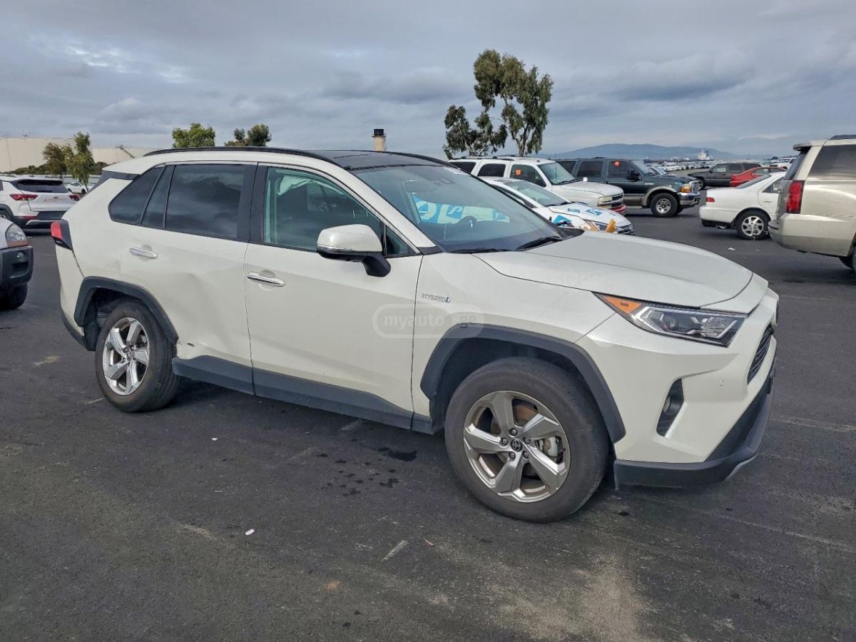 Toyota RAV 4 - фото 4
