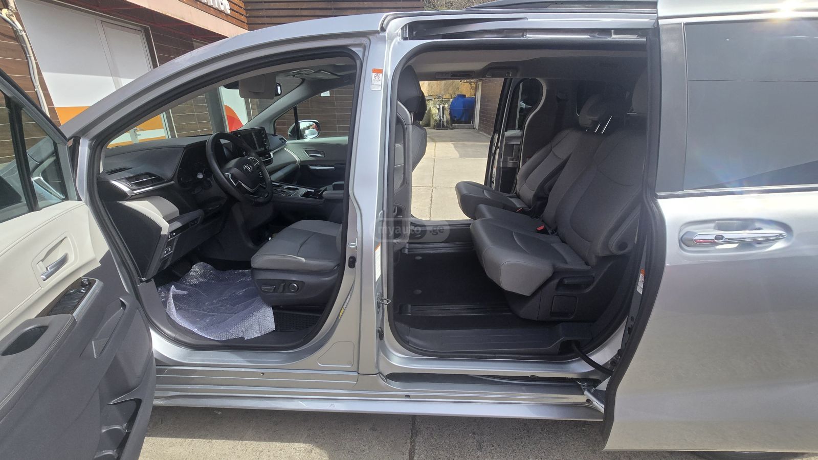 Toyota Sienna - фото 11