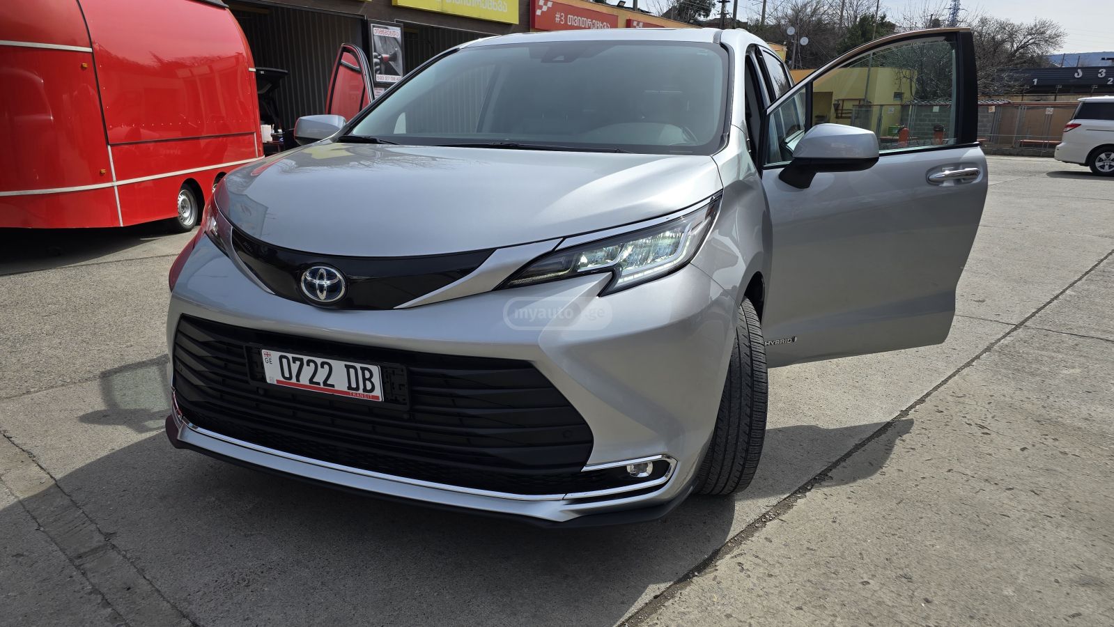 Toyota Sienna - фото 3