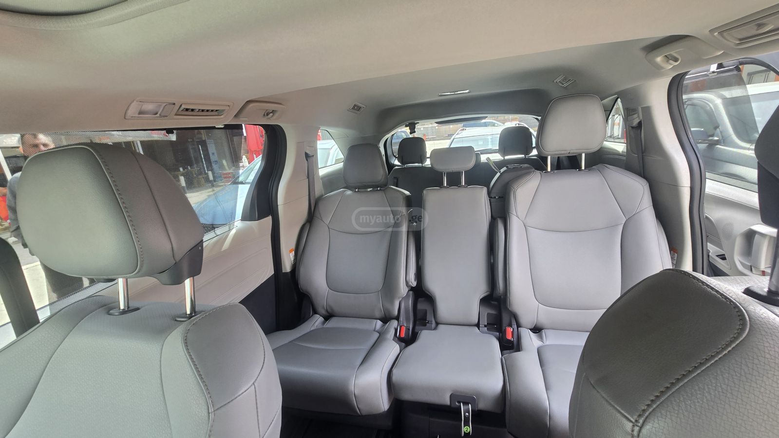 Toyota Sienna - фото 6