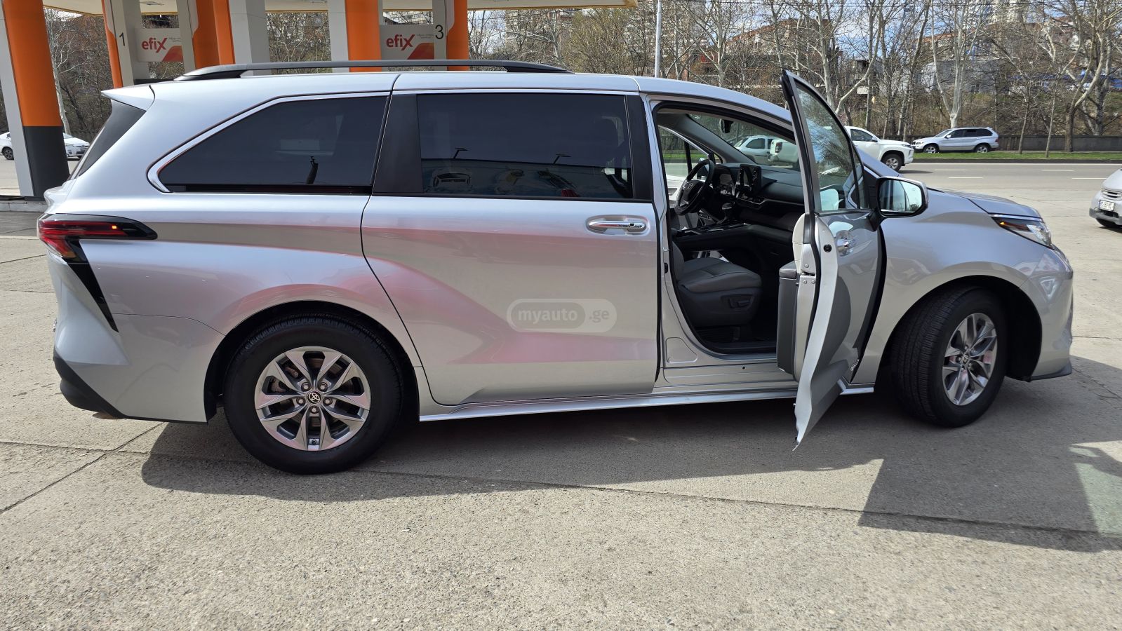 Toyota Sienna - фото 7