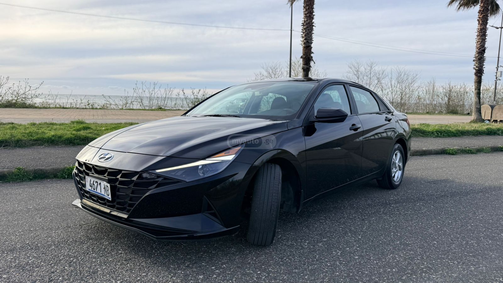 Hyundai Elantra - фото 1