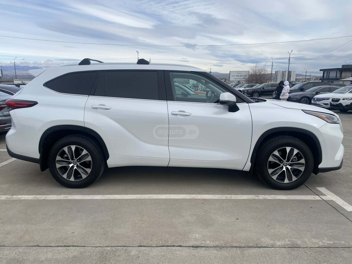 Toyota XLE 4dr All-Wheel Drive Automa — миниатюра 4