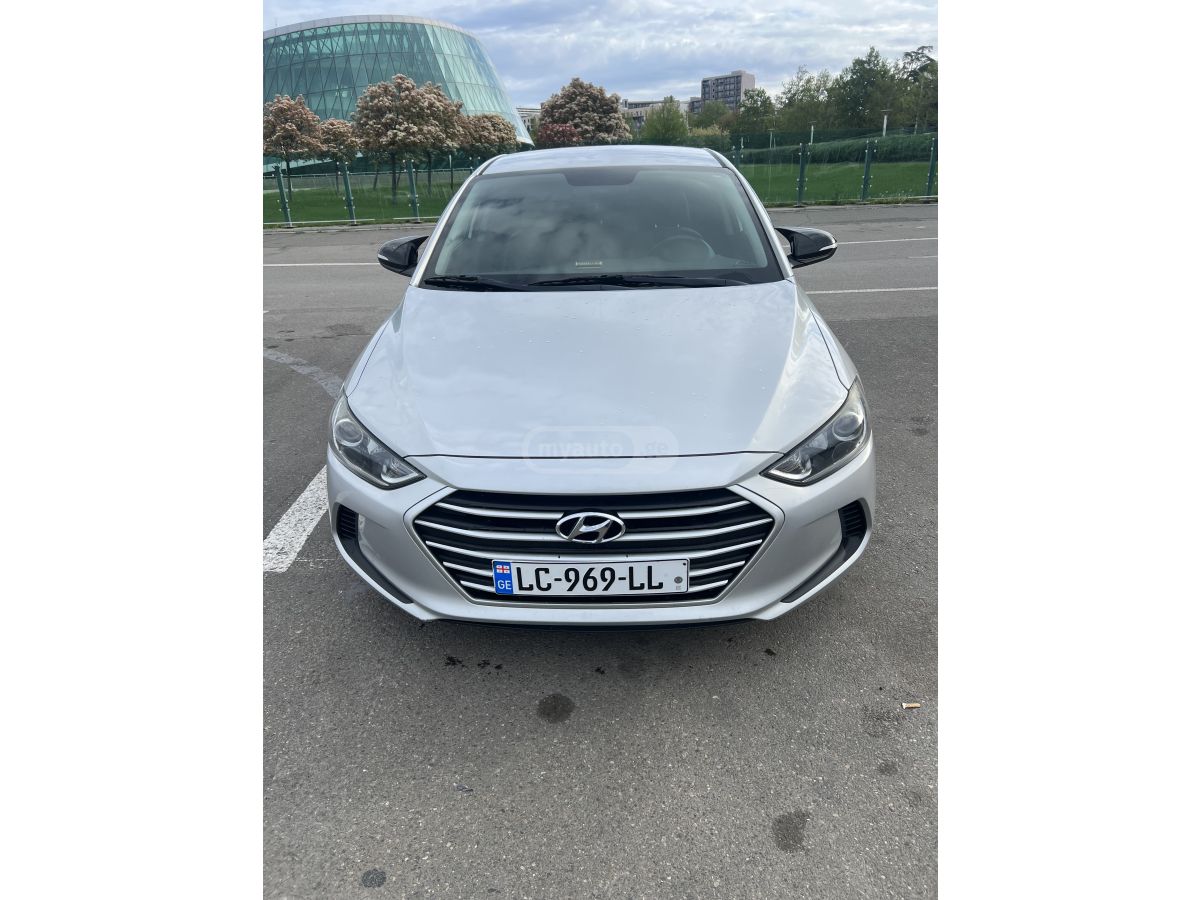 Hyundai Elantra - фото 1