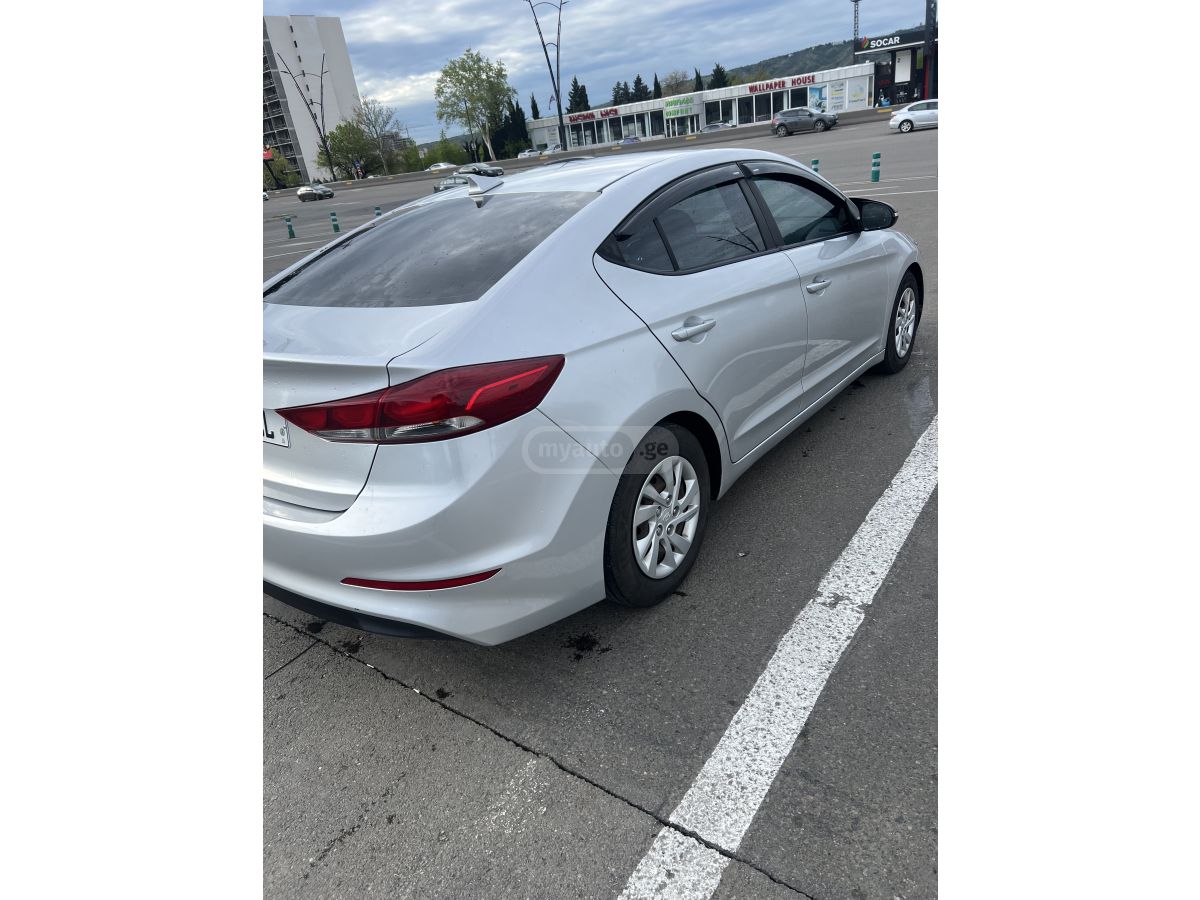 Hyundai Elantra - фото 4