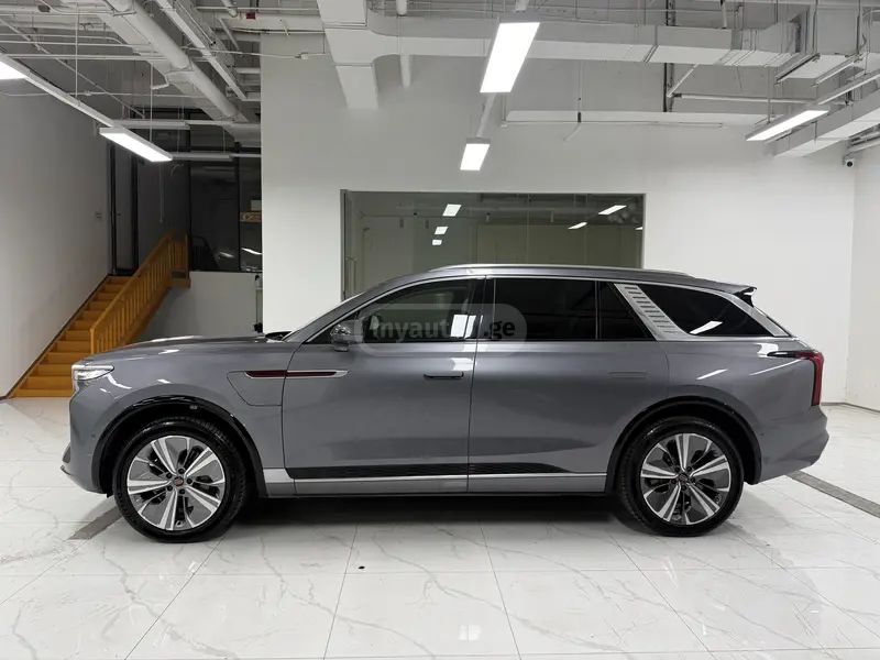 Hongqi E-HS9 - фото 3