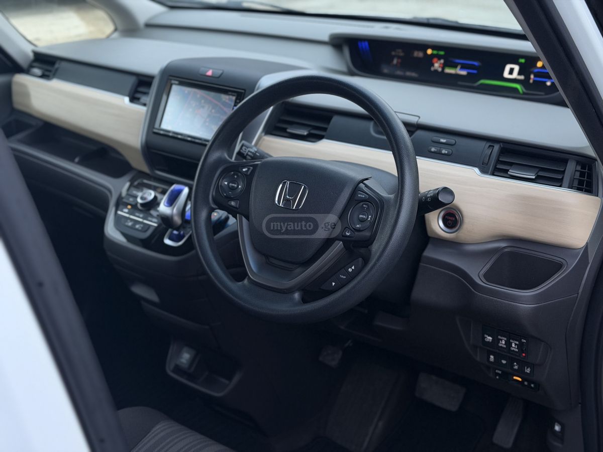 Honda Freed - фото 3