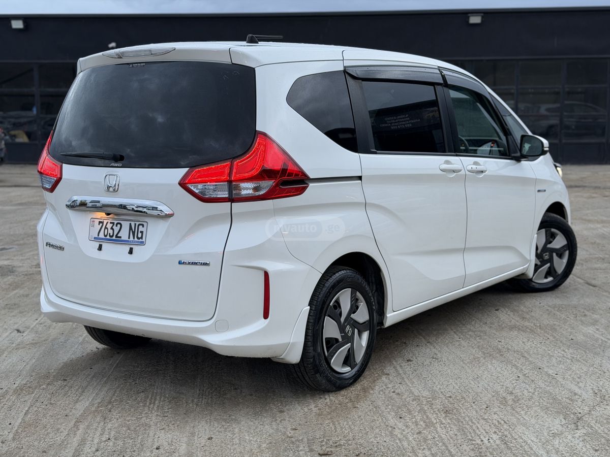 Honda Freed - фото 4