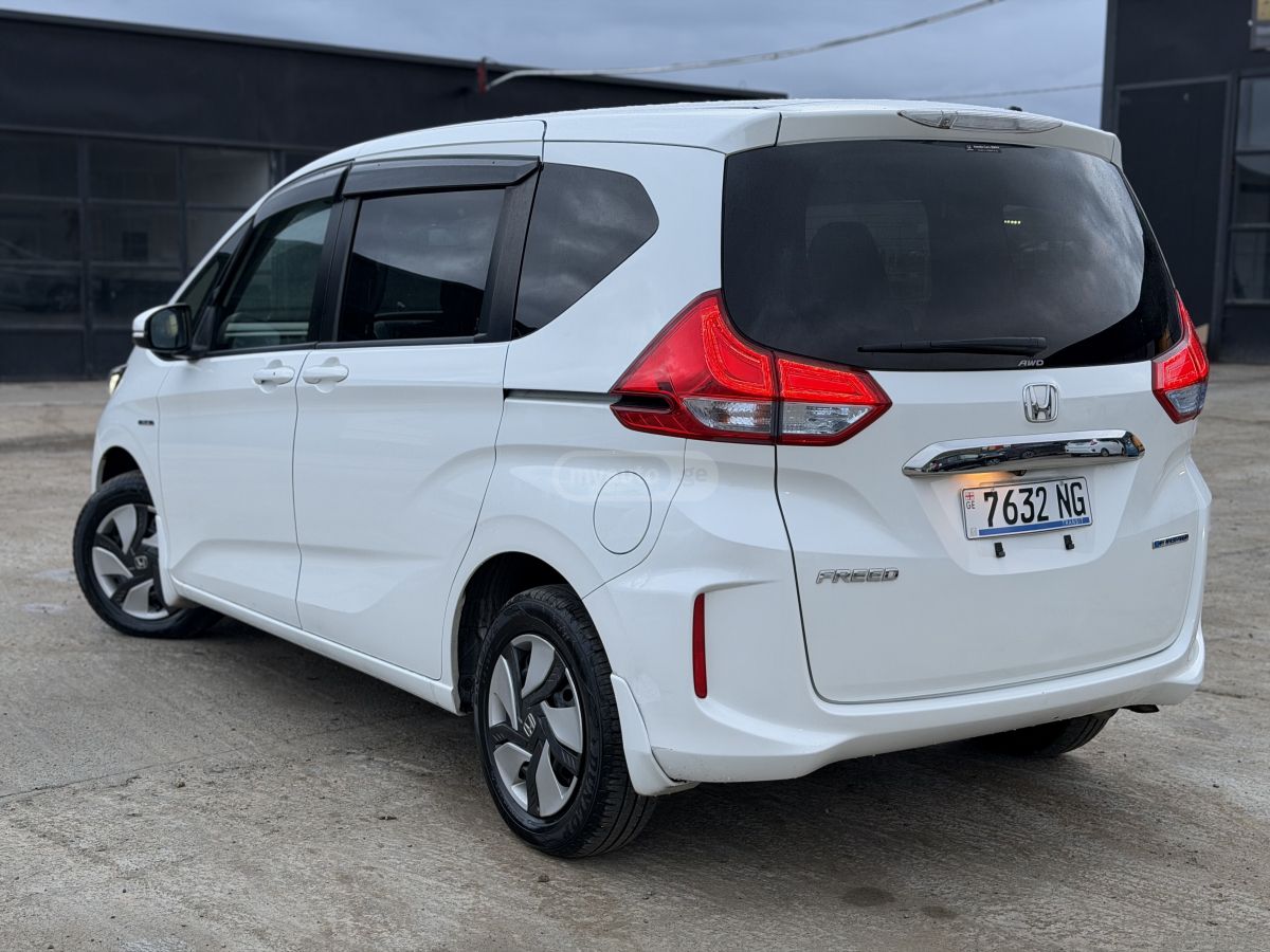 Honda Freed - фото 5