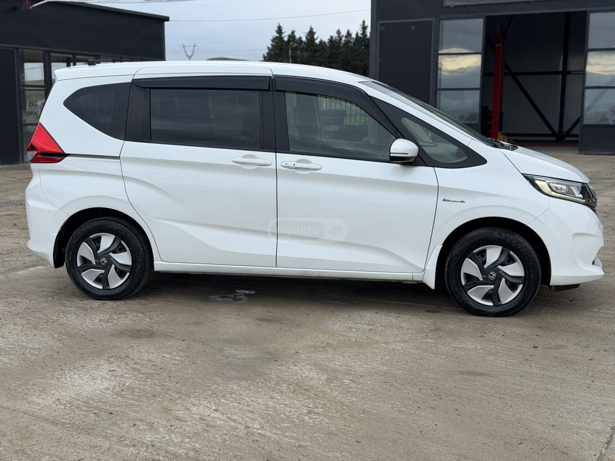 Honda Freed - фото 8