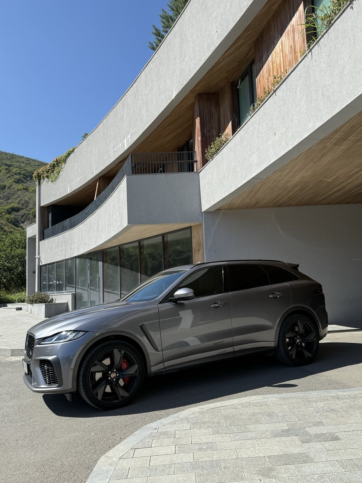 Jaguar F-Pace - фото 1