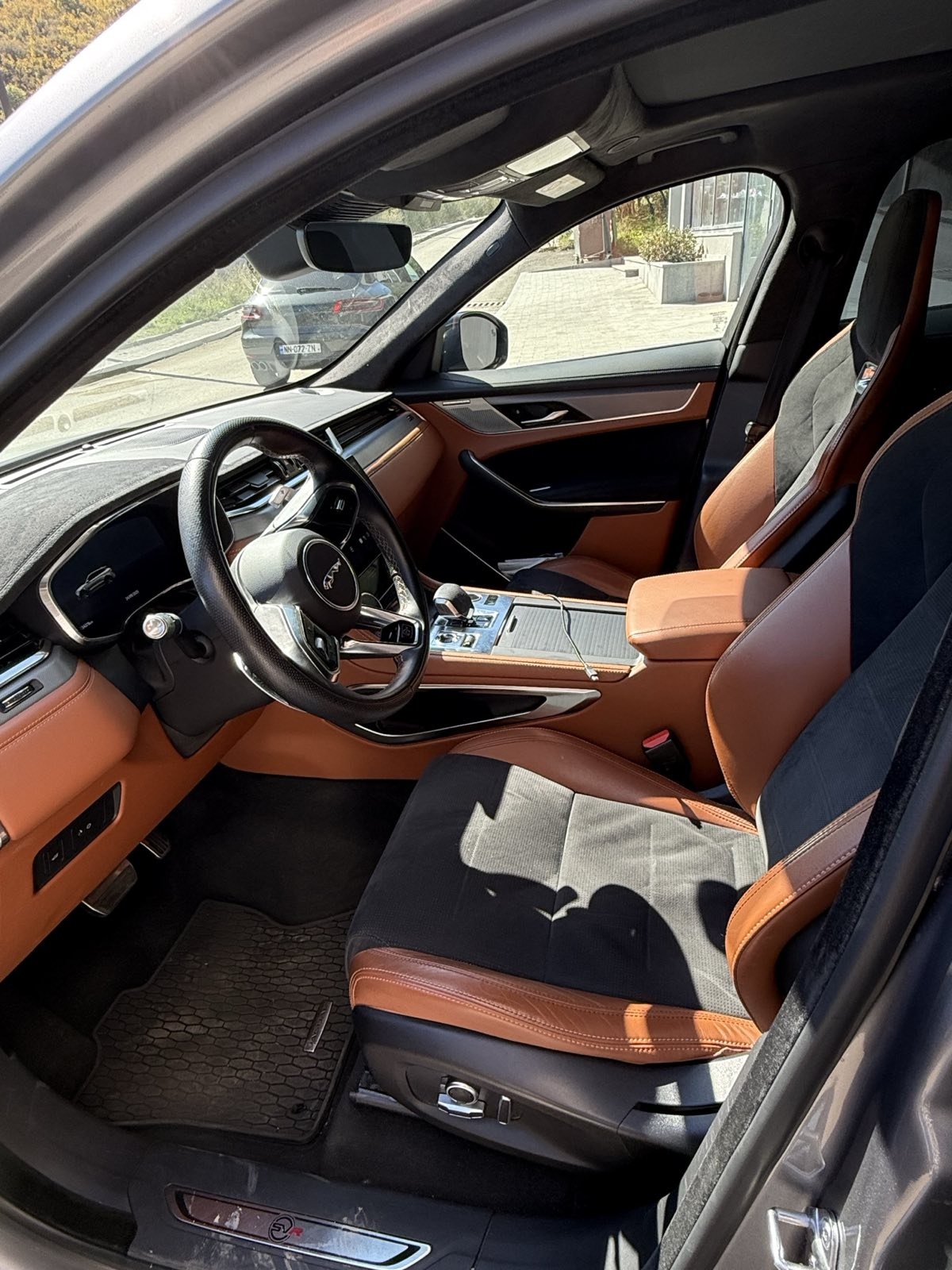 Jaguar F-Pace - фото 8