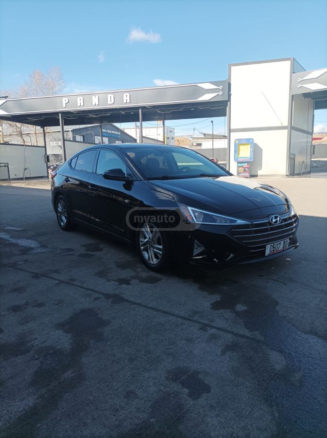 Hyundai Elantra - фото 1