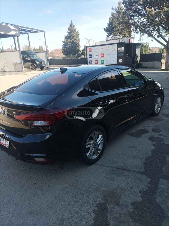 Hyundai Elantra - фото 3