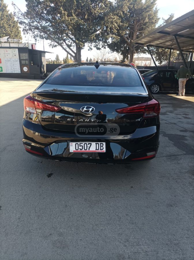 Hyundai Elantra - фото 5