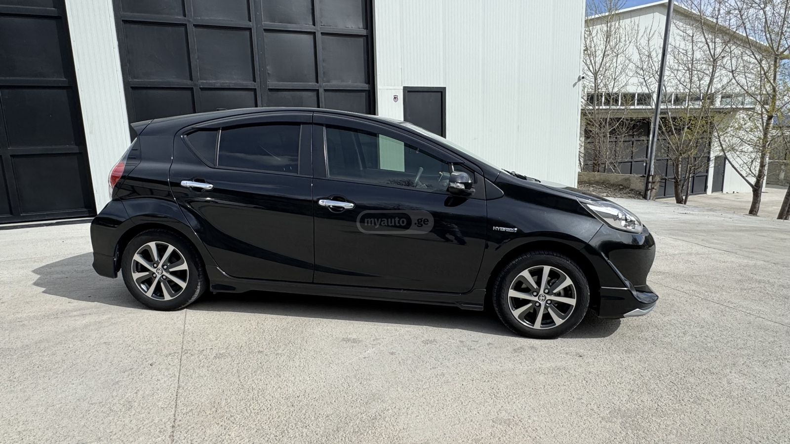 Toyota Aqua - фото 8