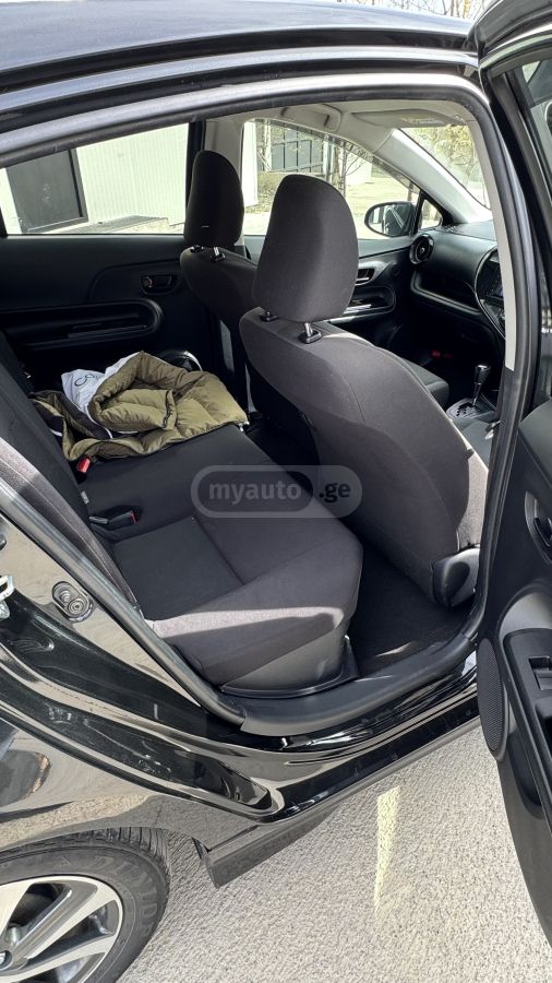 Toyota Aqua - фото 9