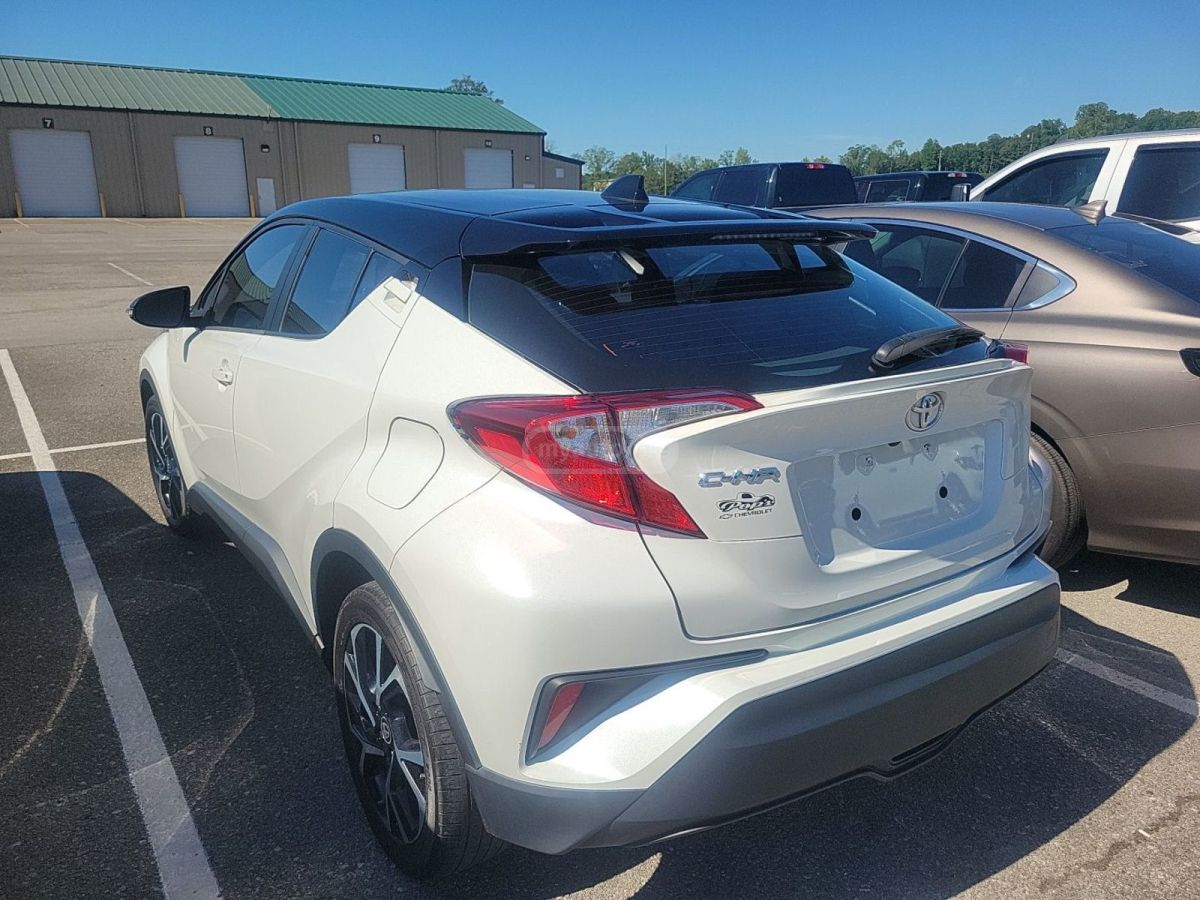Toyota CHR - фото 1