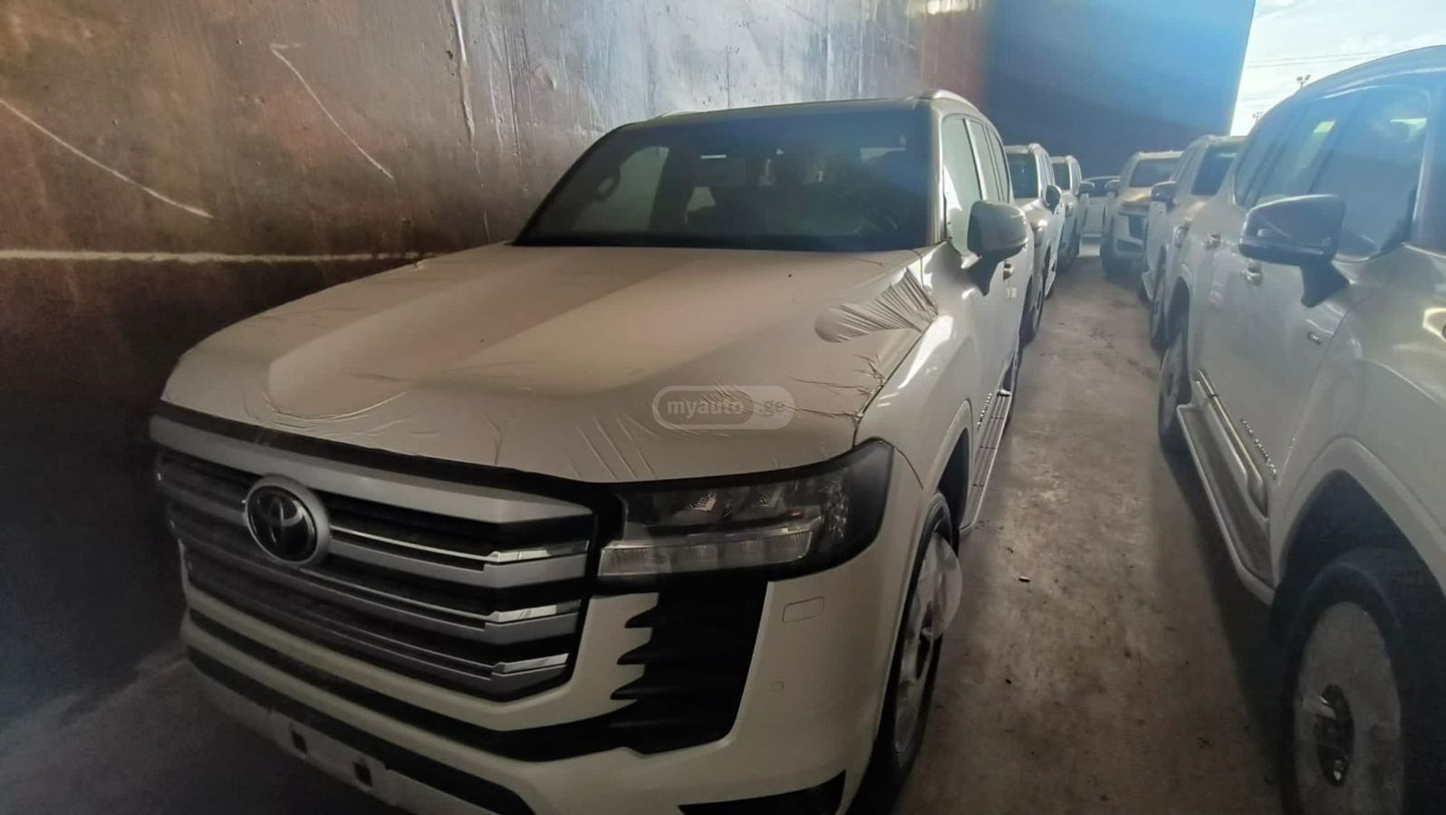 Toyota Land Cruiser 300 GXR — миниатюра 1