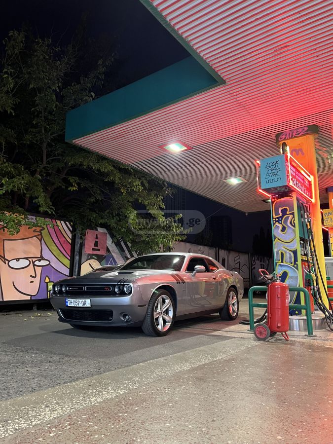 Dodge Challenger - фото 1