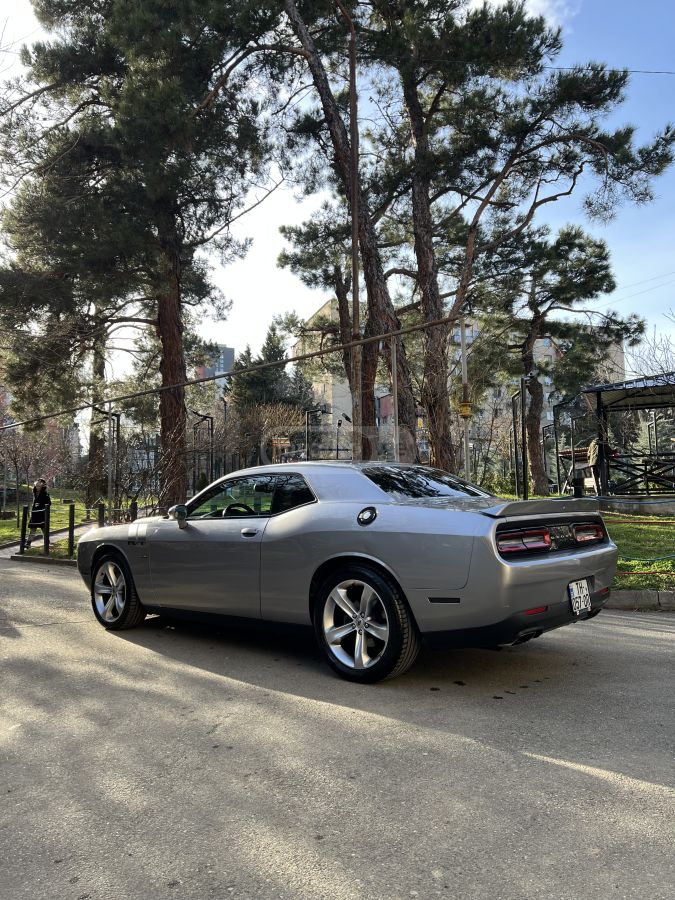 Dodge Challenger - фото 8