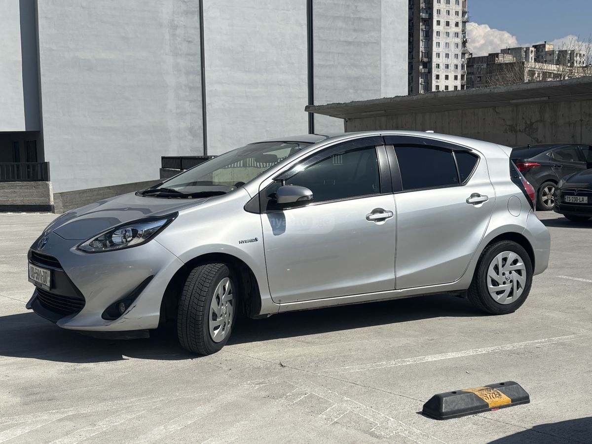 Toyota Aqua - фото 1