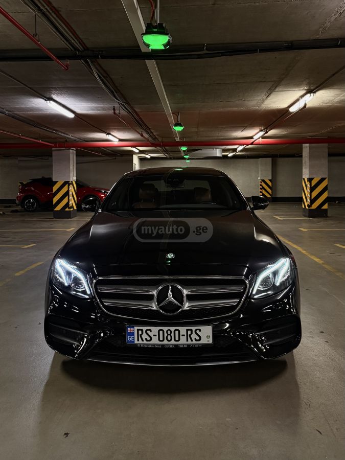 Mercedes-Benz E 220 - фото 1