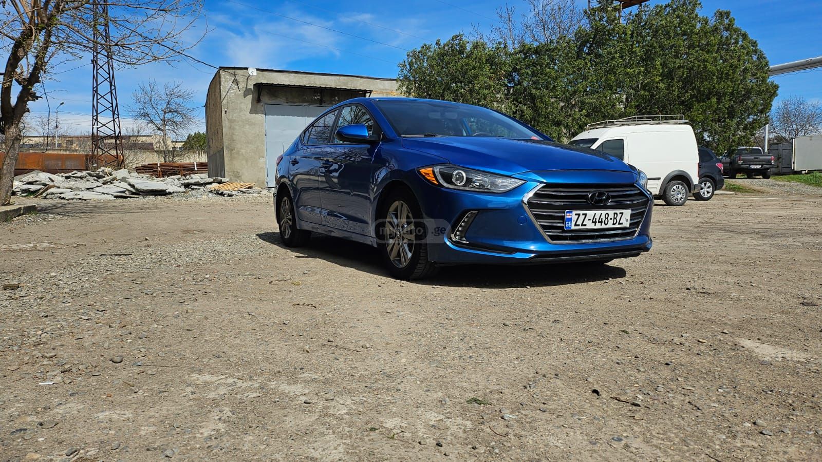 Hyundai Elantra - фото 1
