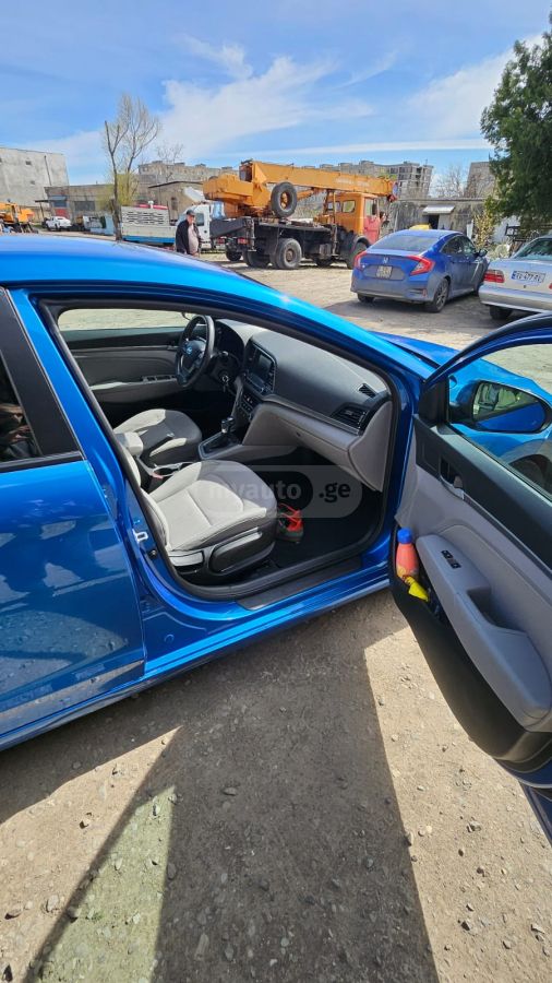 Hyundai Elantra - фото 10