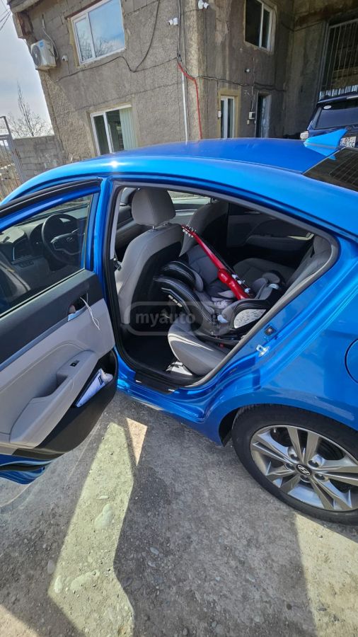 Hyundai Elantra - фото 12