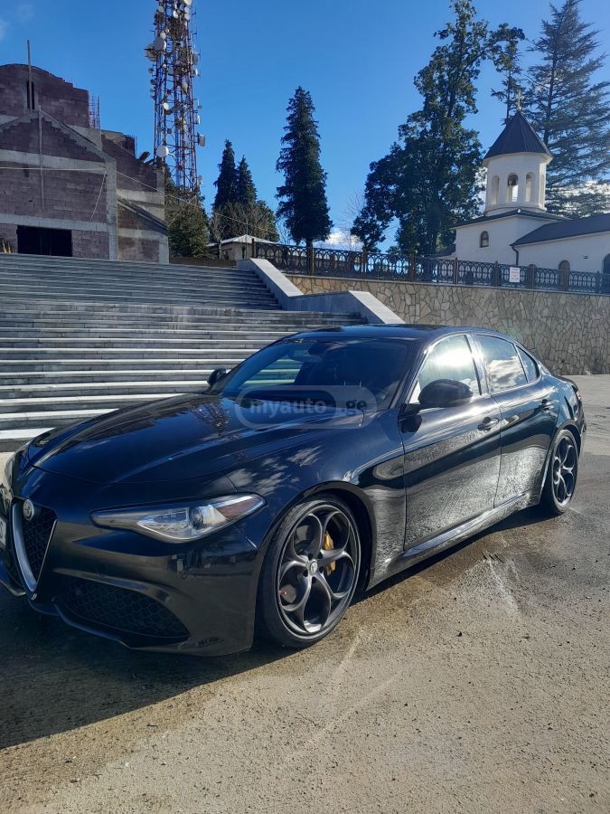 Alfa Romeo Giulia - фото 1
