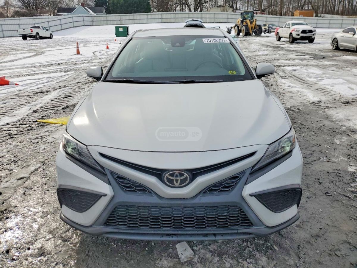 Toyota Camry - фото 5