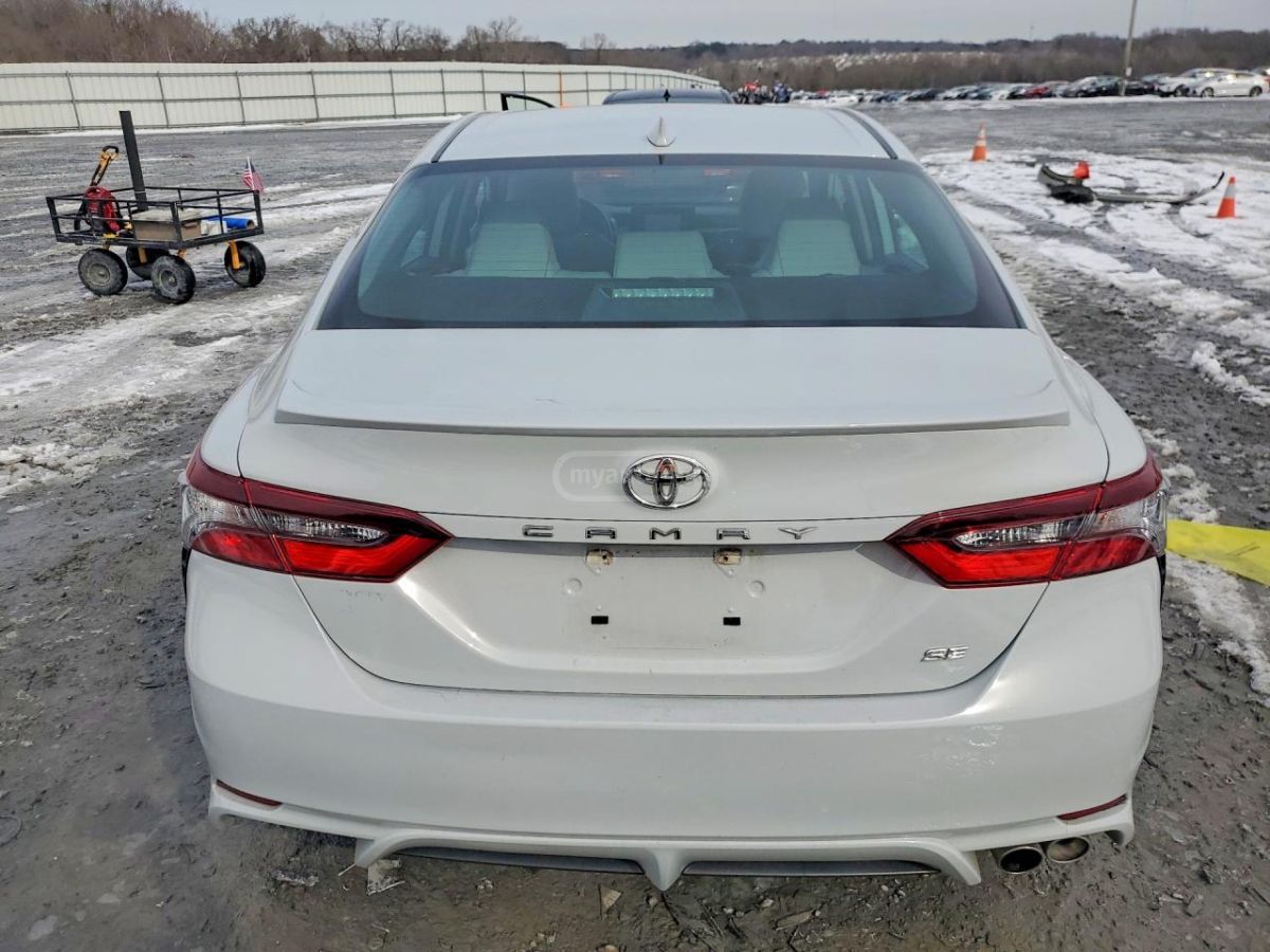 Toyota Camry - фото 6