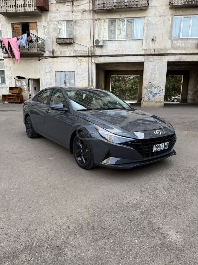 Hyundai Elantra - фото 1