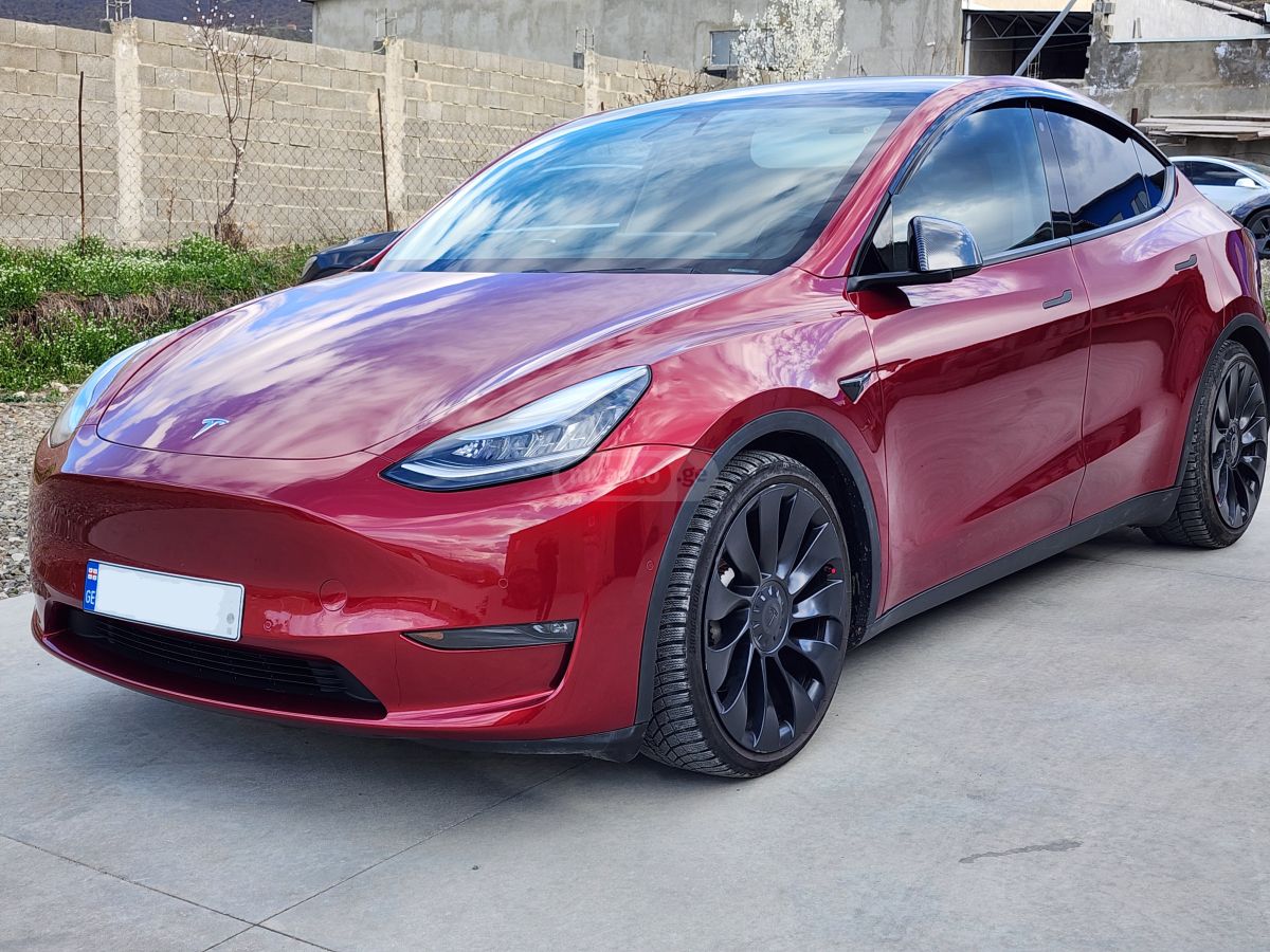 Tesla Model Y - фото 1