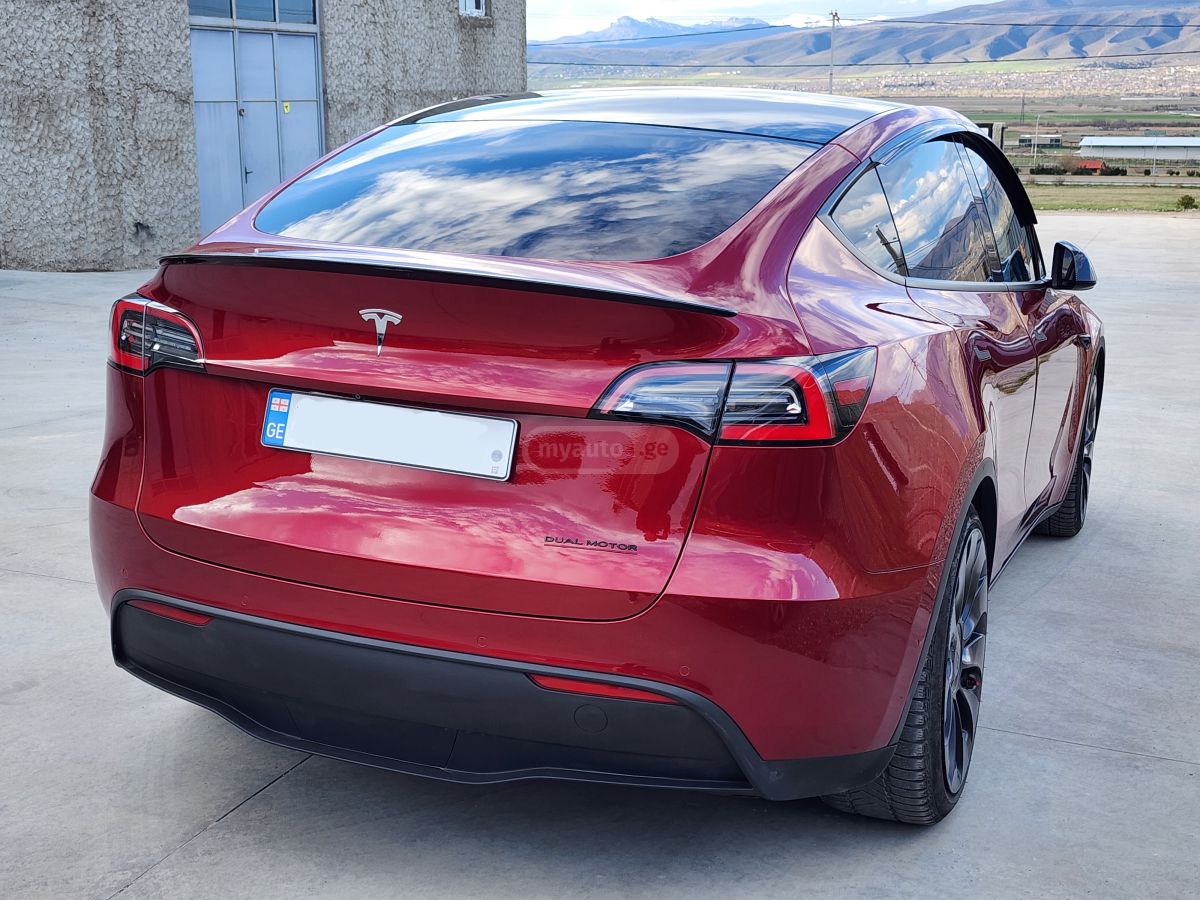 Tesla Model Y - фото 3