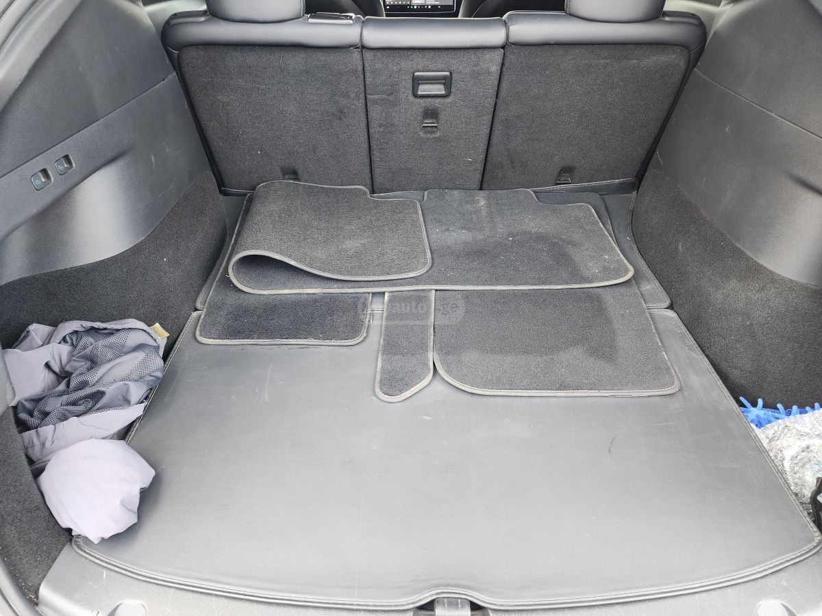 Tesla Model Y - фото 8