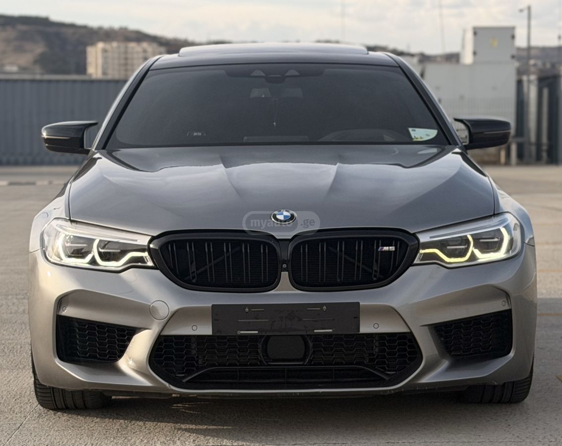 BMW M5 - фото 1