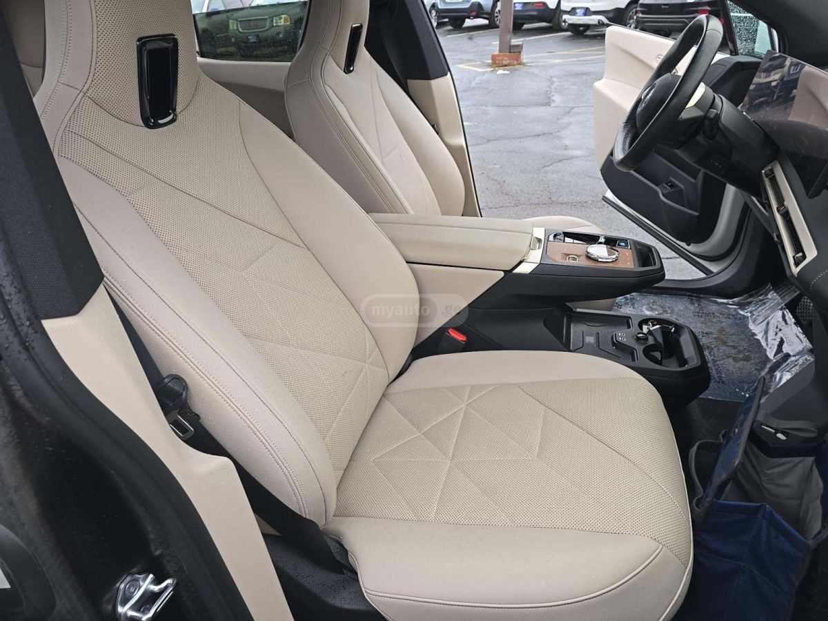 BMW IX - фото 7