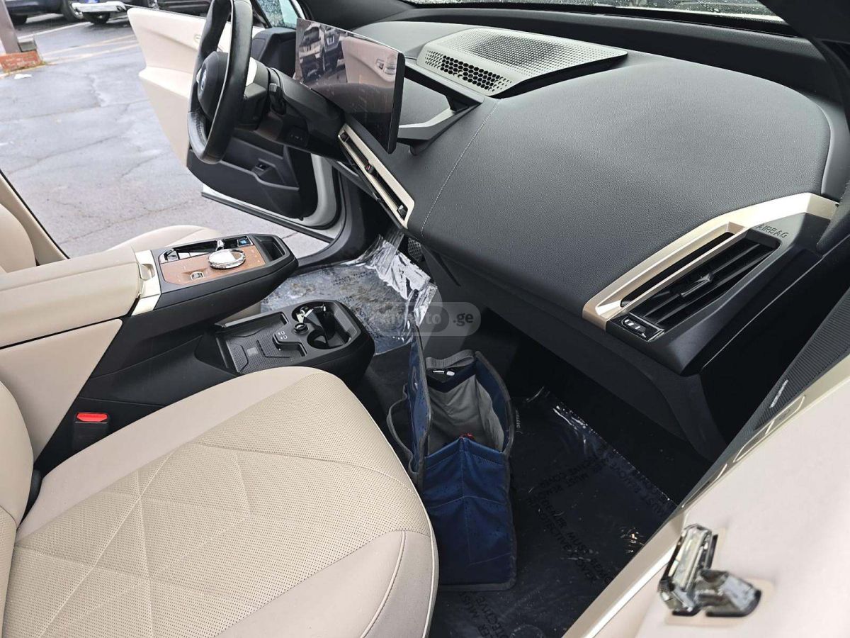 BMW IX - фото 8