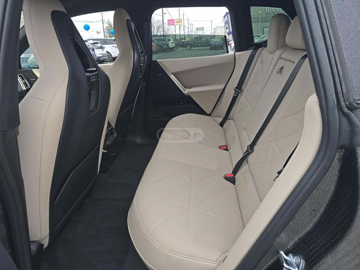 BMW IX - фото 9