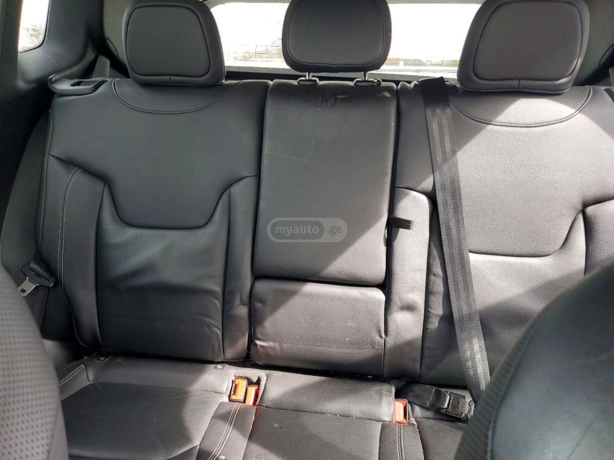 Jeep Renegade - фото 8