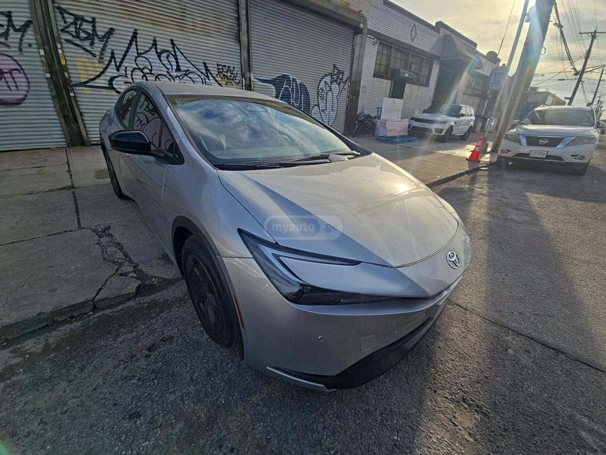 Toyota Prius - фото 4